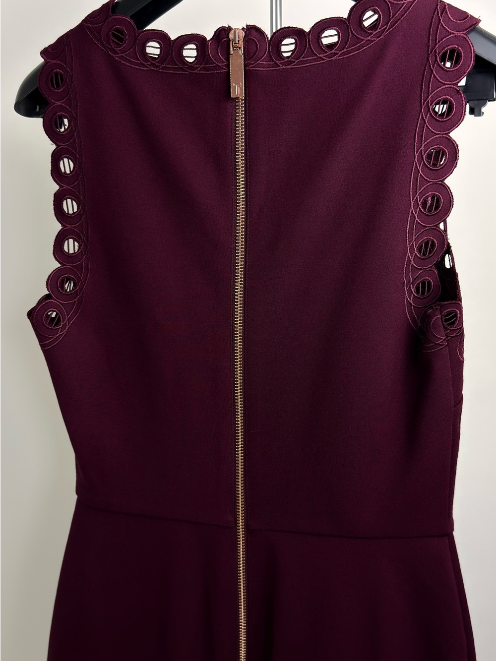 TED BAKER Burgundy Cutout Lace Sheath Dress Sz 1 / US 4 - Picture 5 of 14